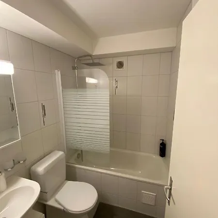 Daire 3-Room Apartment Up To 5 Guests Family Business Free Wifi Netflix Sky Dazn Disney Plus 1000 International Tv Channels *