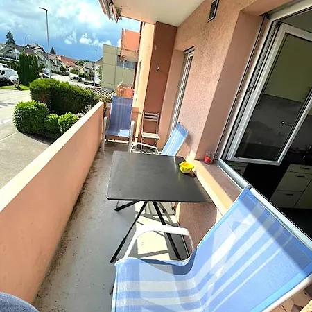 3-Room Apartment Up To 5 Guests Family Business Free Wifi Netflix Sky Dazn Disney Plus 1000 International Tv Channels * Wynau