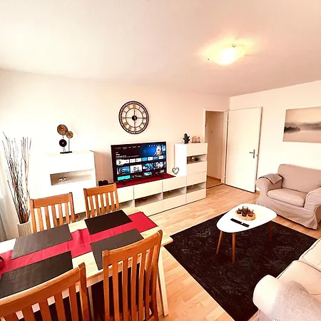 3-Room Apartment Up To 5 Guests Family Business Free Wifi Netflix Sky Dazn Disney Plus 1000 International Tv Channels Lejlighed *