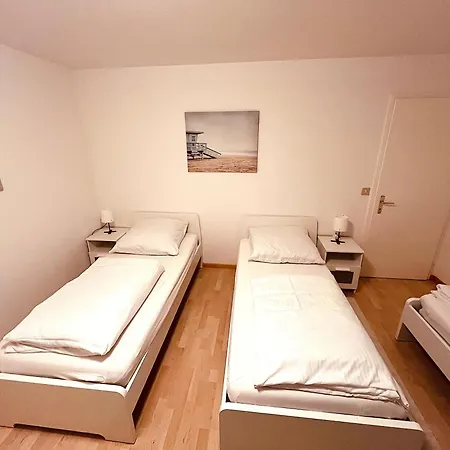 Lägenhet 3-Room Apartment Up To 5 Guests Family Business Free Wifi Netflix Sky Dazn Disney Plus 1000 International Tv Channels *