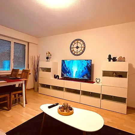 3-room Up To 5 Guests Family Business Free Wifi Netflix Sky Dazn 1000 International Tv Channels דירה Wynau