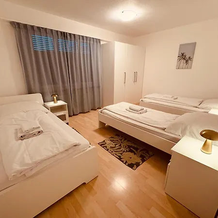 3-Room Apartment Up To 5 Guests Family Business Free Wifi Netflix Sky Dazn Disney Plus 1000 International Tv Channels *