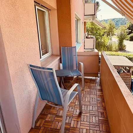 3-room Up To 5 Guests Family Business Free Wifi Netflix Sky Dazn 1000 International Tv Channels