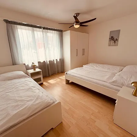 3-room Up To 5 Guests Family Business Free Wifi Netflix Sky Dazn 1000 International Tv Channels דירה *