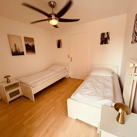 דירה 3-room Up To 5 Guests Family Business Free Wifi Netflix Sky Dazn 1000 International Tv Channels Wynau