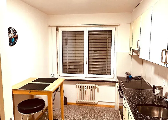 דירה 3-room Up To 5 Guests Family Business Free Wifi Netflix Sky Dazn 1000 International Tv Channels