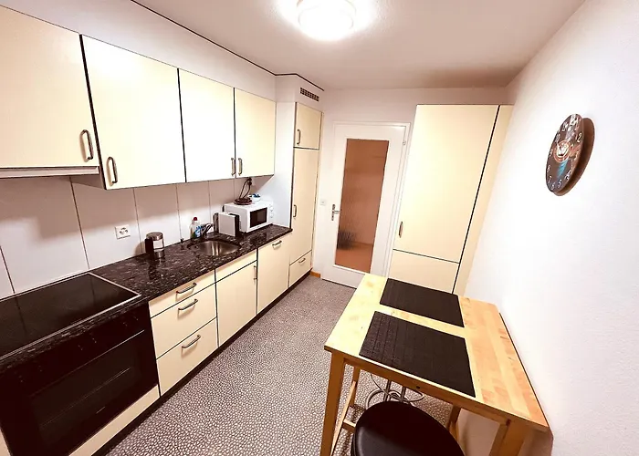 3-room Up To 5 Guests Family Business Free Wifi Netflix Sky Dazn 1000 International Tv Channels