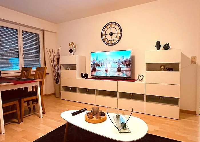 3-room Up To 5 Guests Family Business Free Wifi Netflix Sky Dazn 1000 International Tv Channels