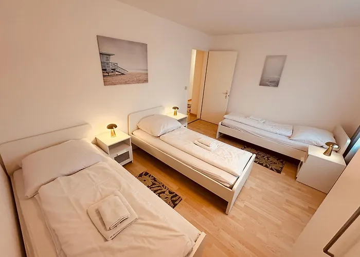 דירה 3-room Up To 5 Guests Family Business Free Wifi Netflix Sky Dazn 1000 International Tv Channels