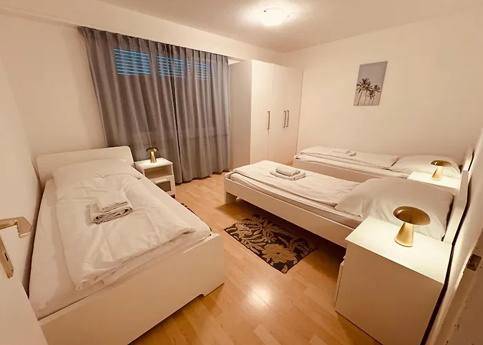 3-room Up To 5 Guests Family Business Free Wifi Netflix Sky Dazn 1000 International Tv Channels *