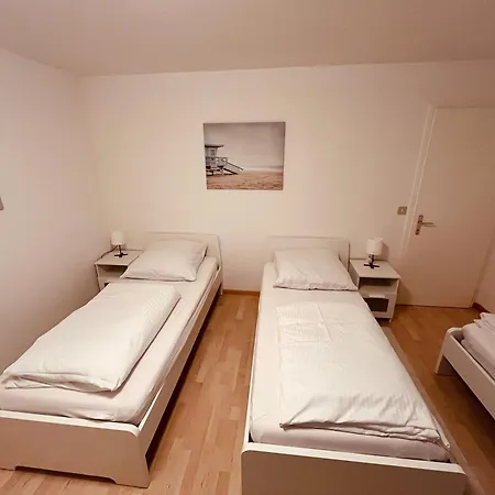 3-Room Apartment Up To 5 Guests Family Business Free Wifi Netflix Sky Dazn Disney Plus 1000 International Tv Channels Apartament *