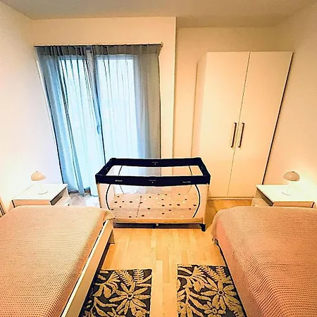 3-Room Apartment Up To 5 Guests Family Business Free Wifi Netflix Sky Dazn Disney Plus 1000 International Tv Channels Apartamento