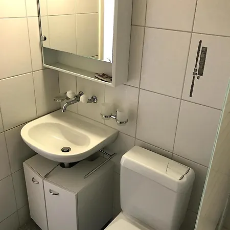 3-Room Apartment Up To 5 Guests Family Business Free Wifi Netflix Sky Dazn Disney Plus 1000 International Tv Channels Apartamento *