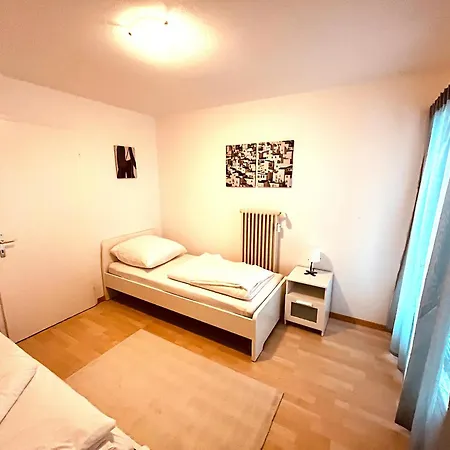 3-Room Apartment Up To 5 Guests Family Business Free Wifi Netflix Sky Dazn Disney Plus 1000 International Tv Channels Apartamento