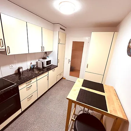 3-Room Apartment Up To 5 Guests Family Business Free Wifi Netflix Sky Dazn Disney Plus 1000 International Tv Channels