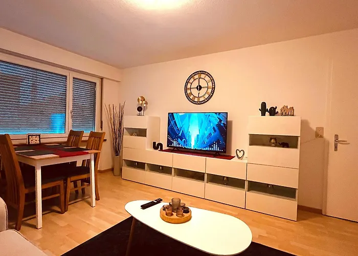 3-room Up To 5 Guests Family Business Free Wifi Netflix Sky Dazn 1000 International Tv Channels شقة Wynau